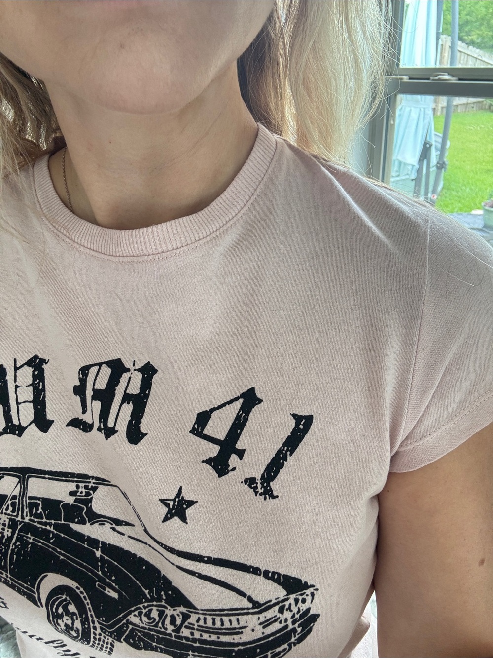 H&M Light Pink Graphic Crop Tee with Vintage Car Print - Picture 3 of 10